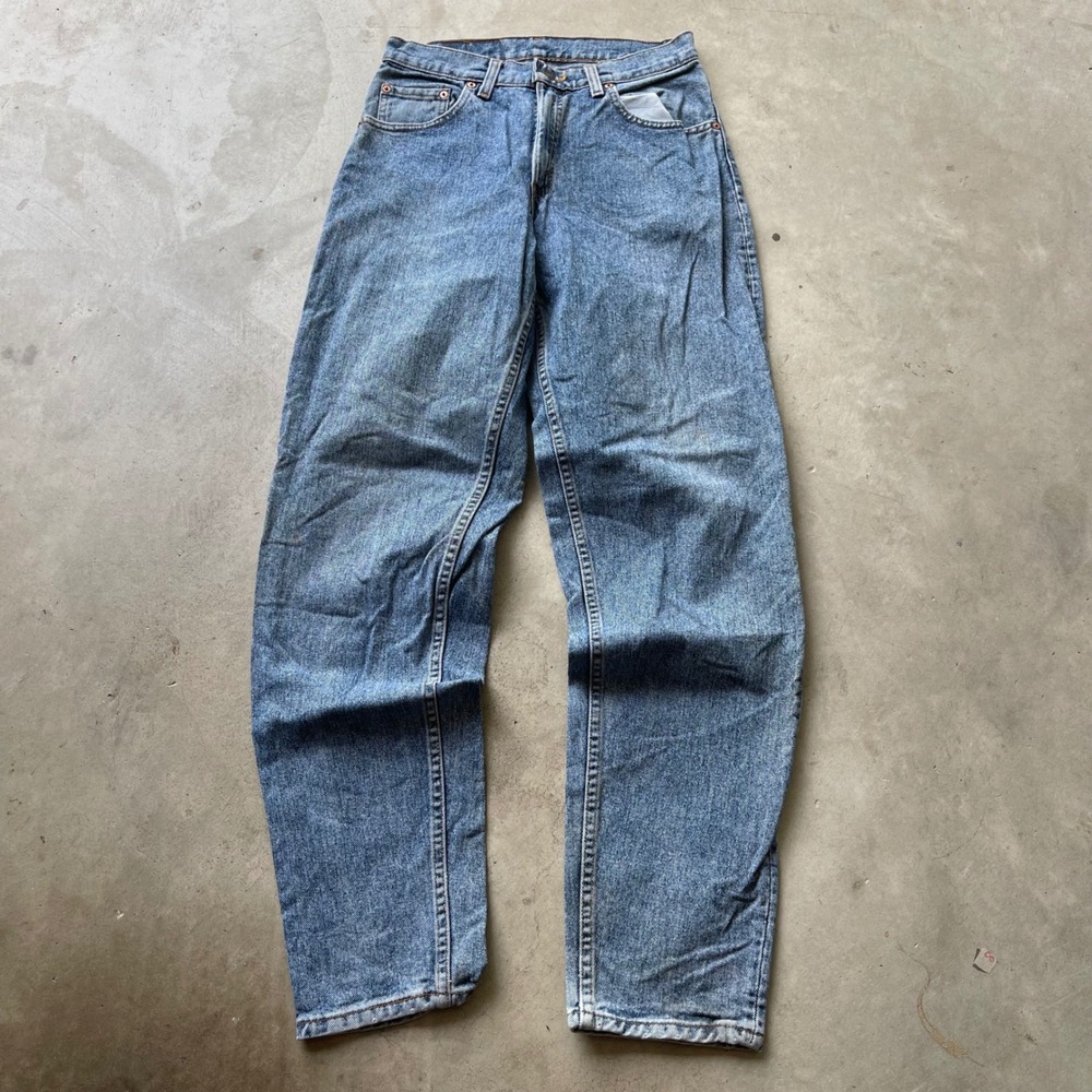 Vintage Levis 560 Loose Fit Tapered Leg Jeans Medium Wash Made in USA W29 L34